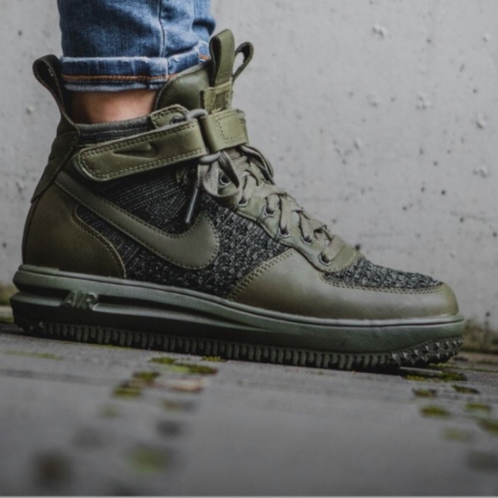 Nike Lunar Force 1 Flyknit sneakers
